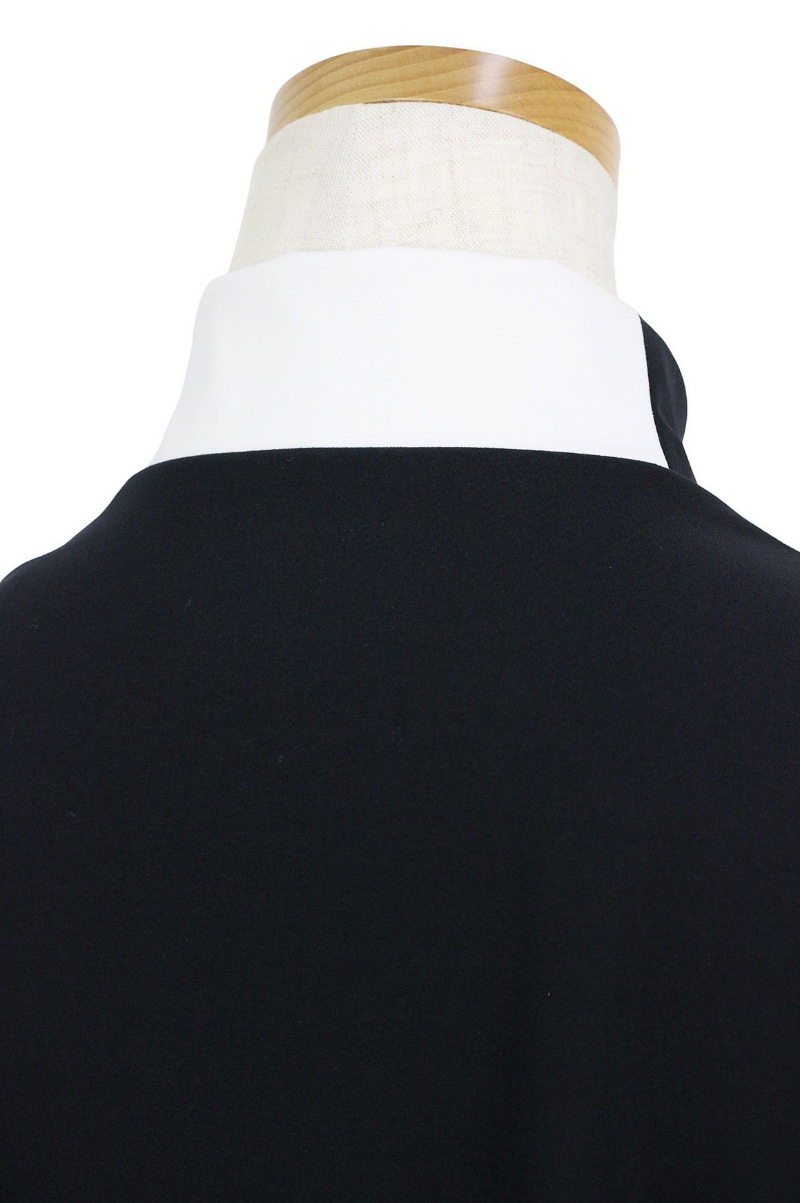 ニューバランスゴルフのハイネックシャツ