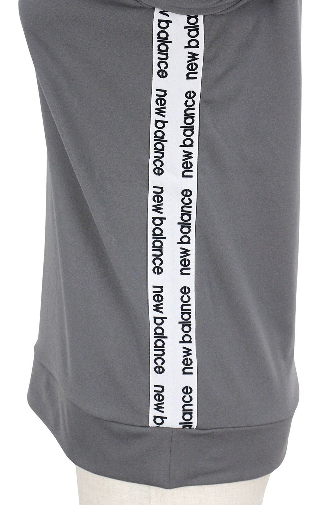 ニューバランスゴルフのハイネックシャツ