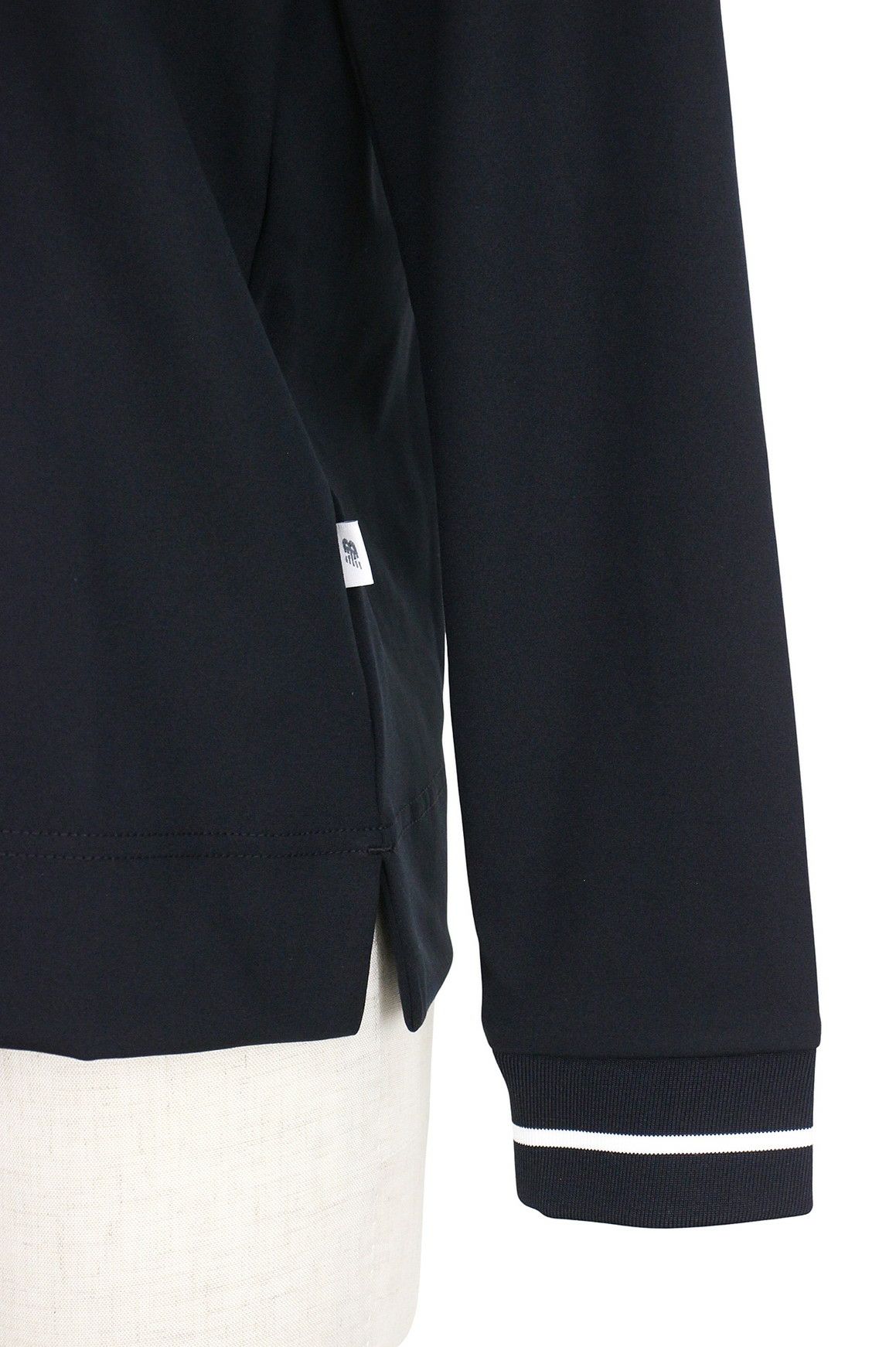 ニューバランスゴルフのハイネックシャツ