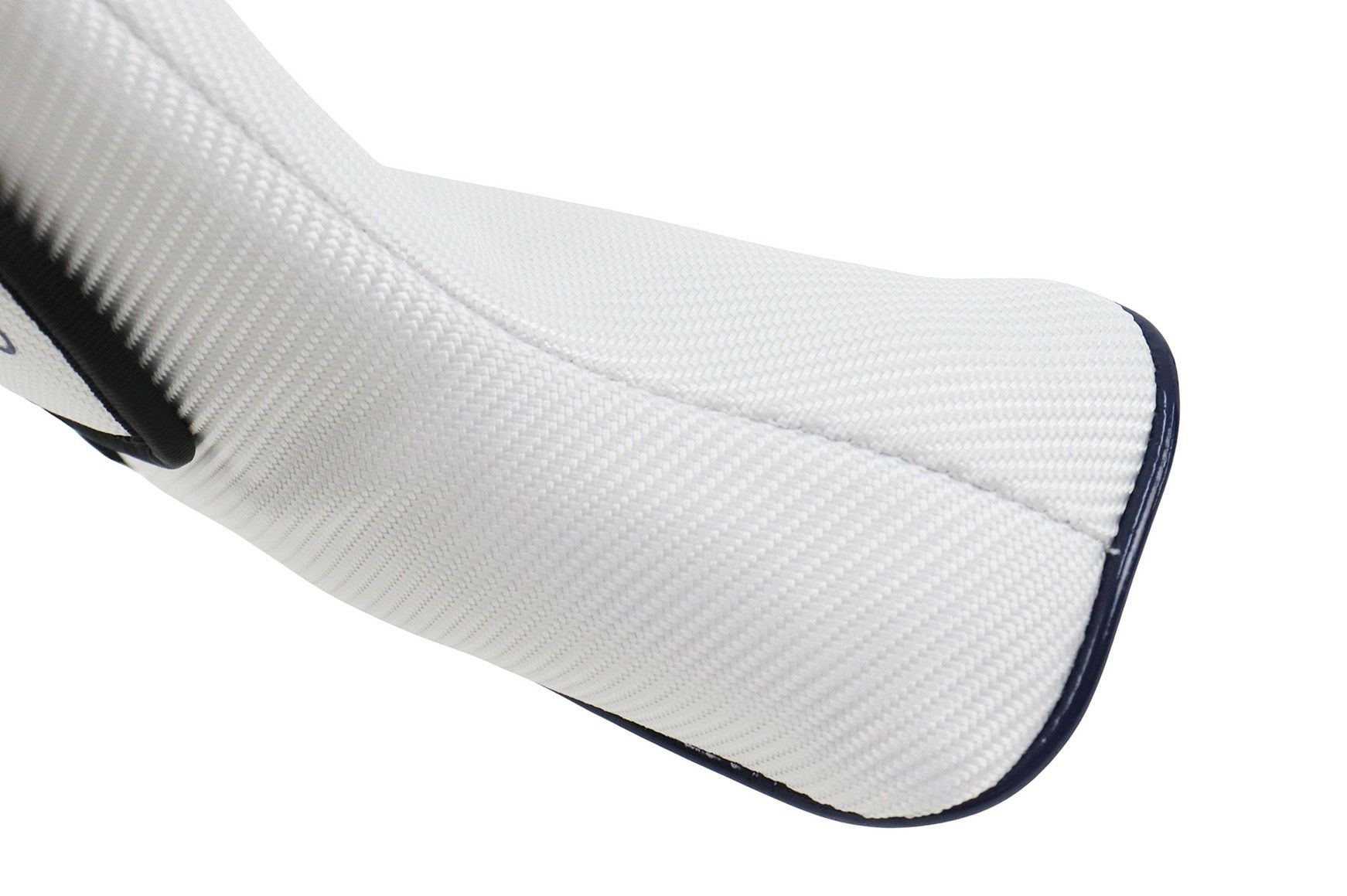 カステルバジャックのヘッドカバー