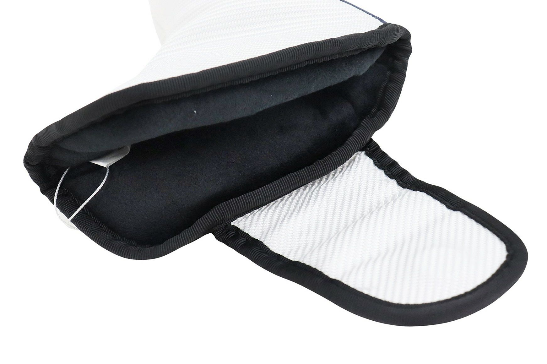 カステルバジャックのヘッドカバー