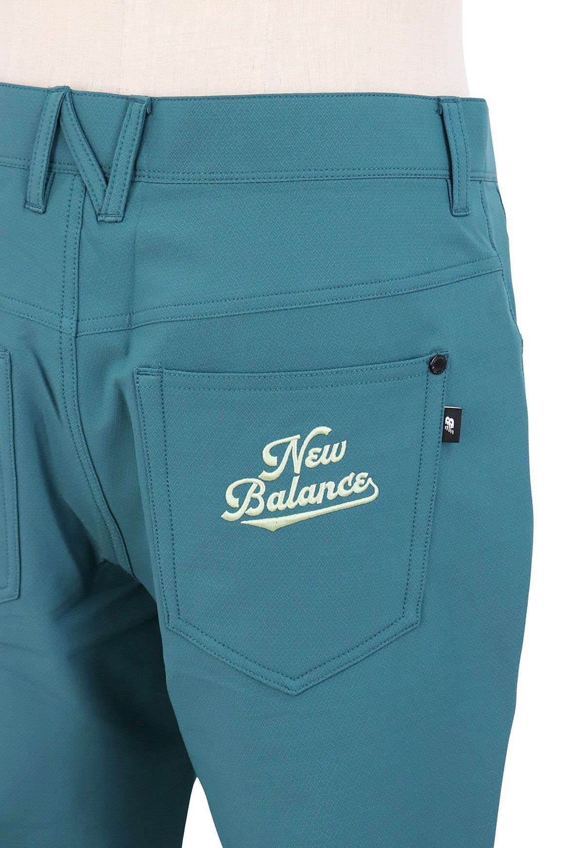 ニューバランスゴルフのロングパンツ