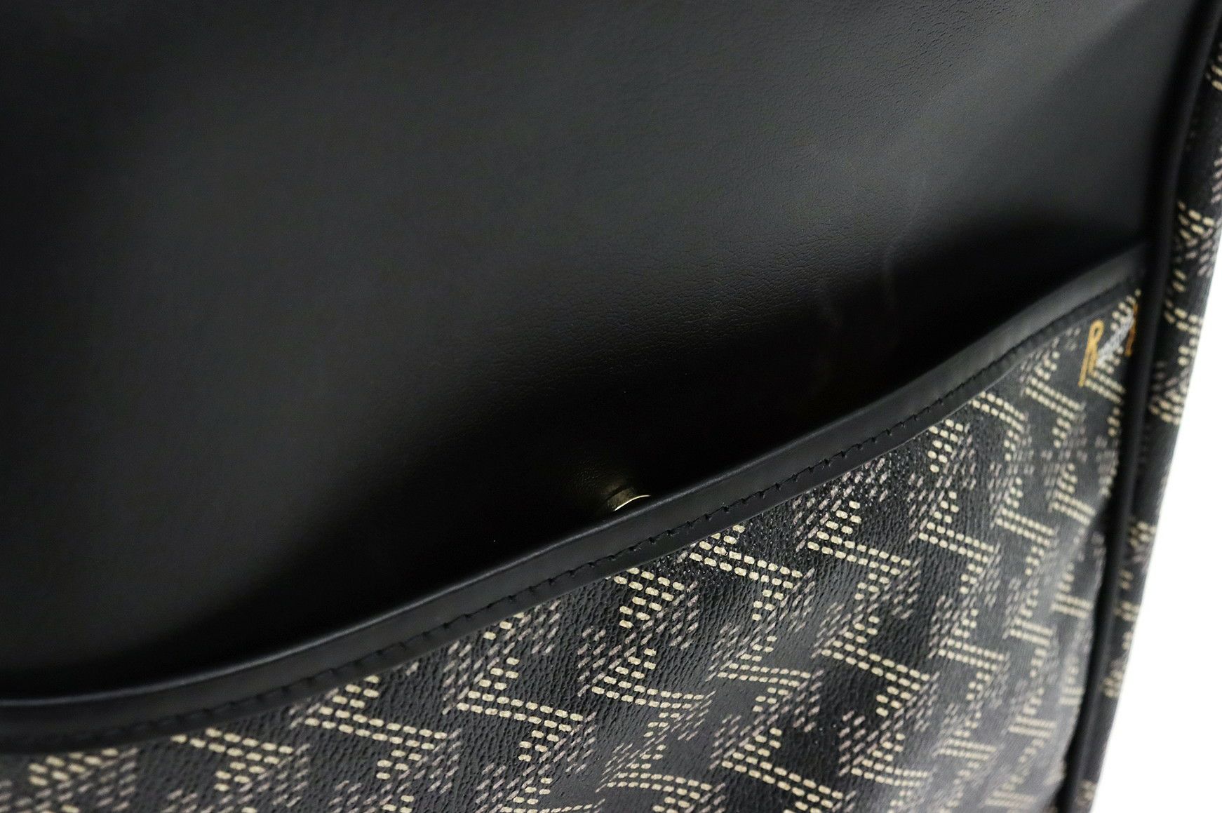 レザレクションのシューズケース