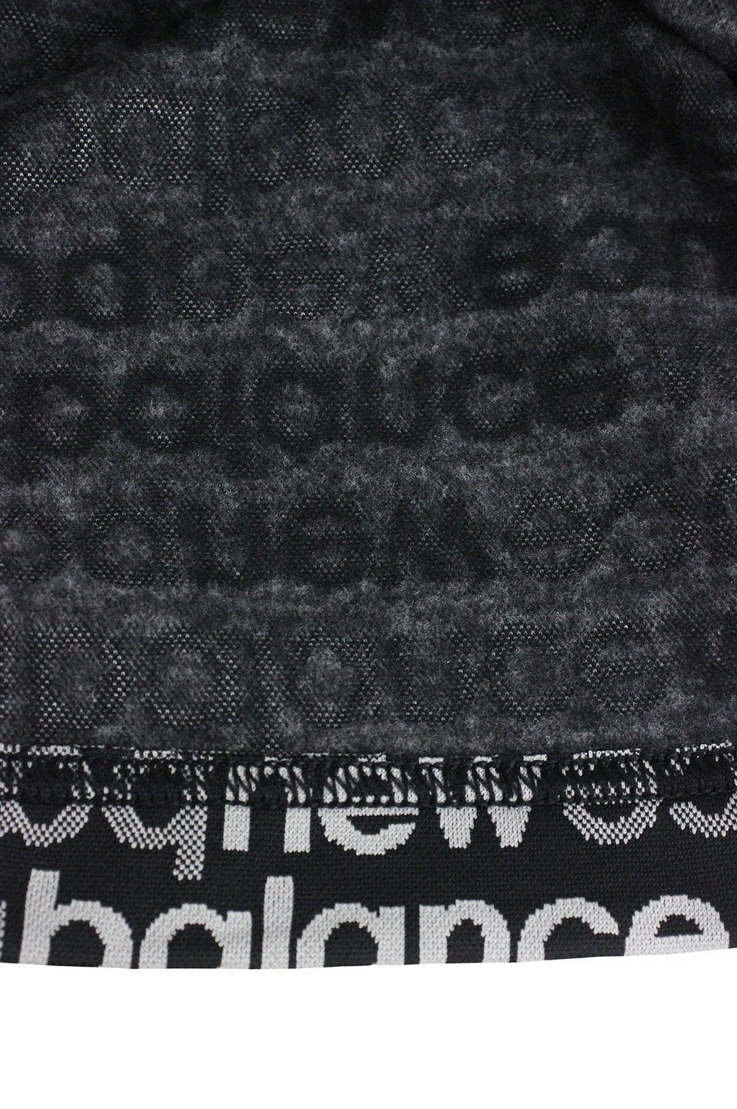 ニューバランスゴルフのハイネックシャツ