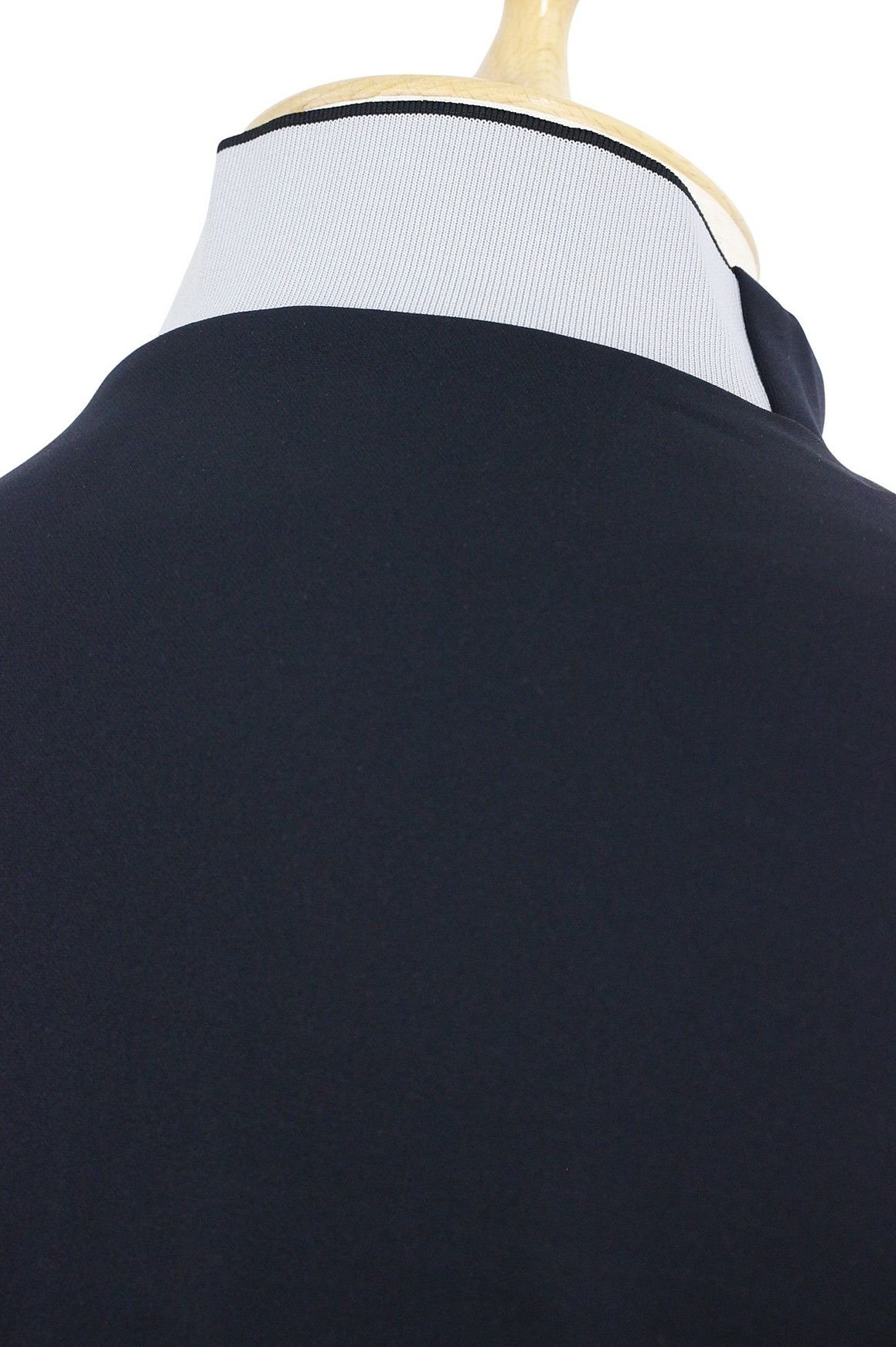 ニューバランスゴルフのハイネックシャツ