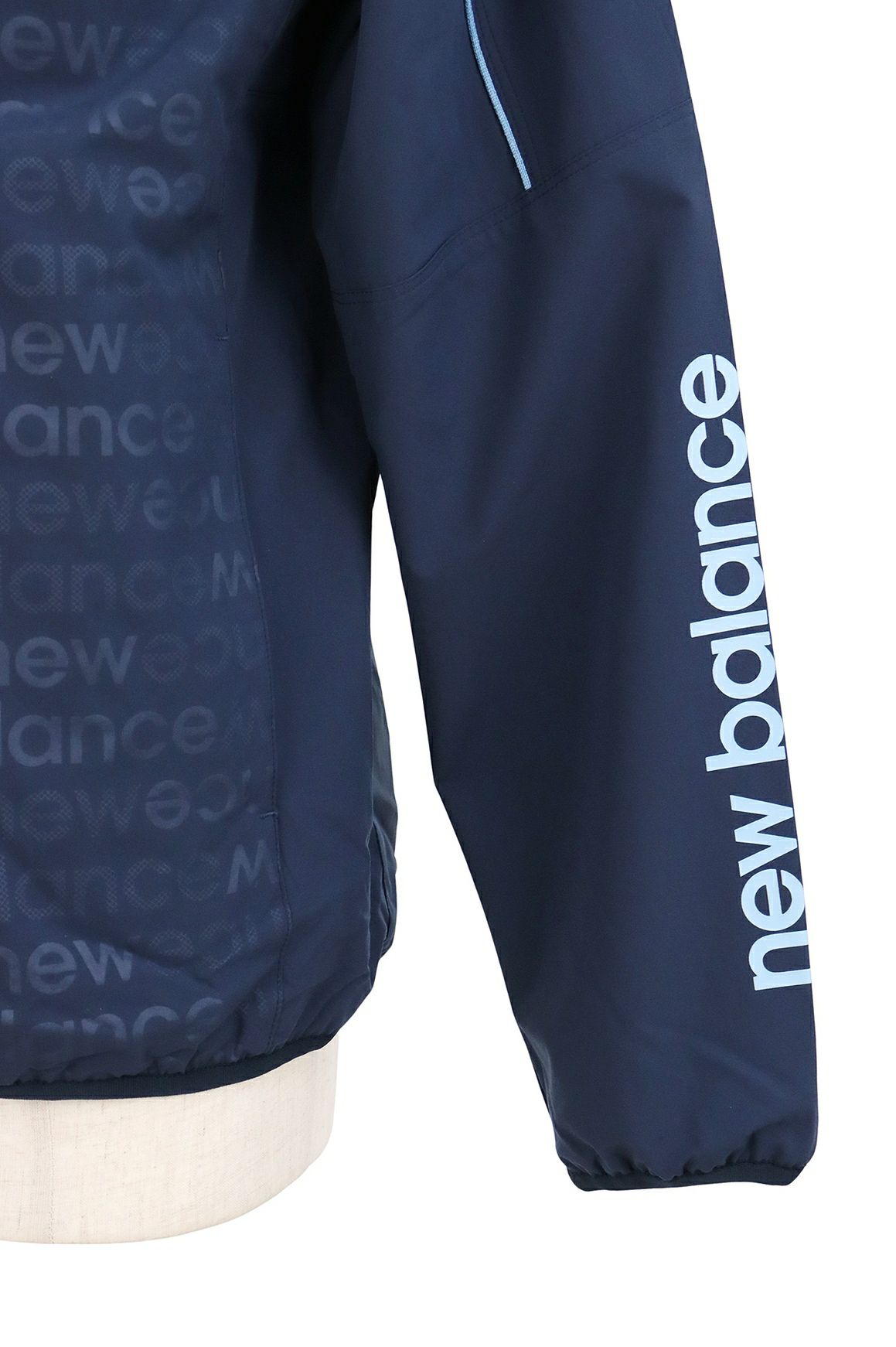 ニューバランスゴルフのブルゾン