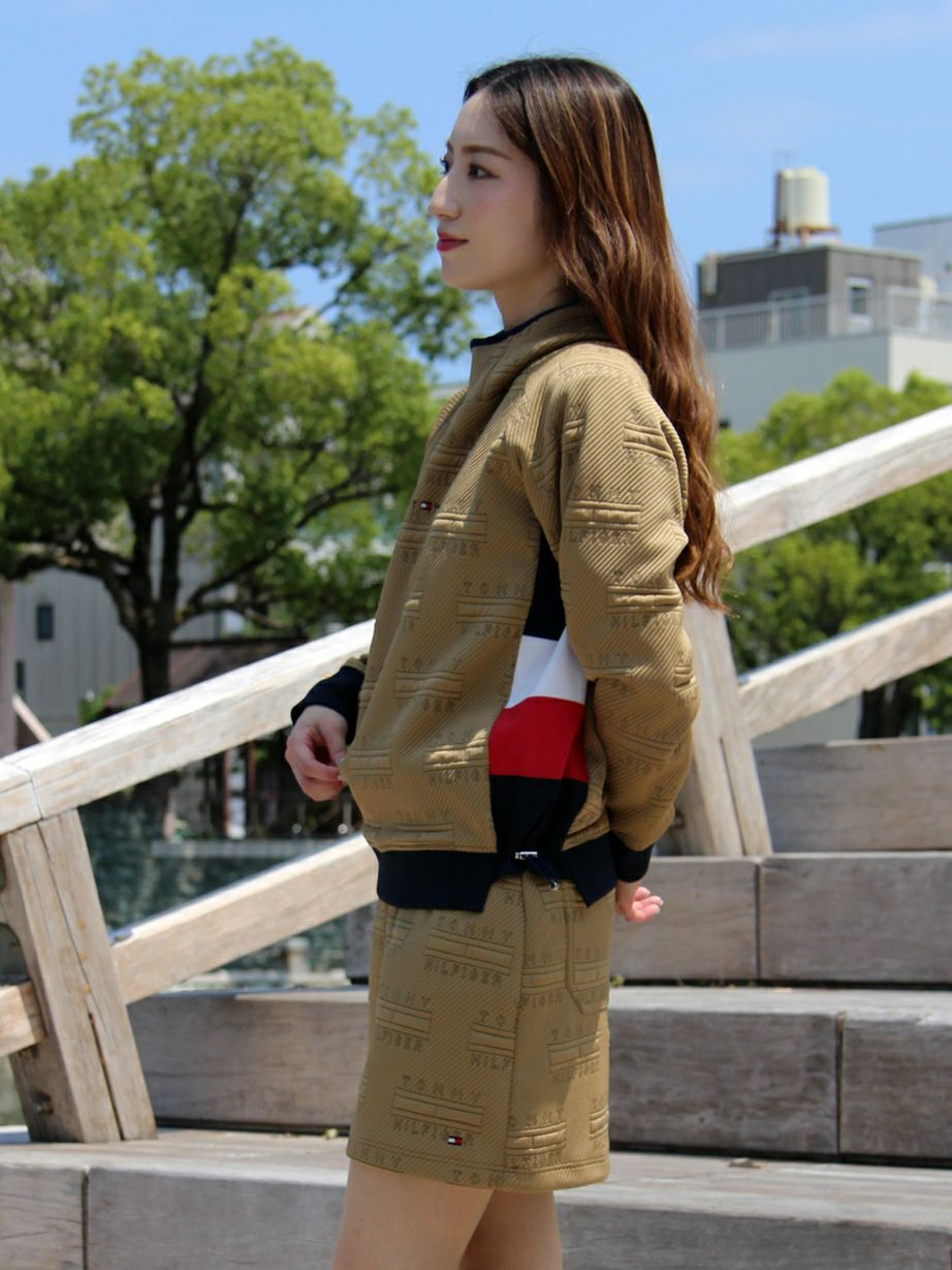 トミーヒルフィガーのスカート