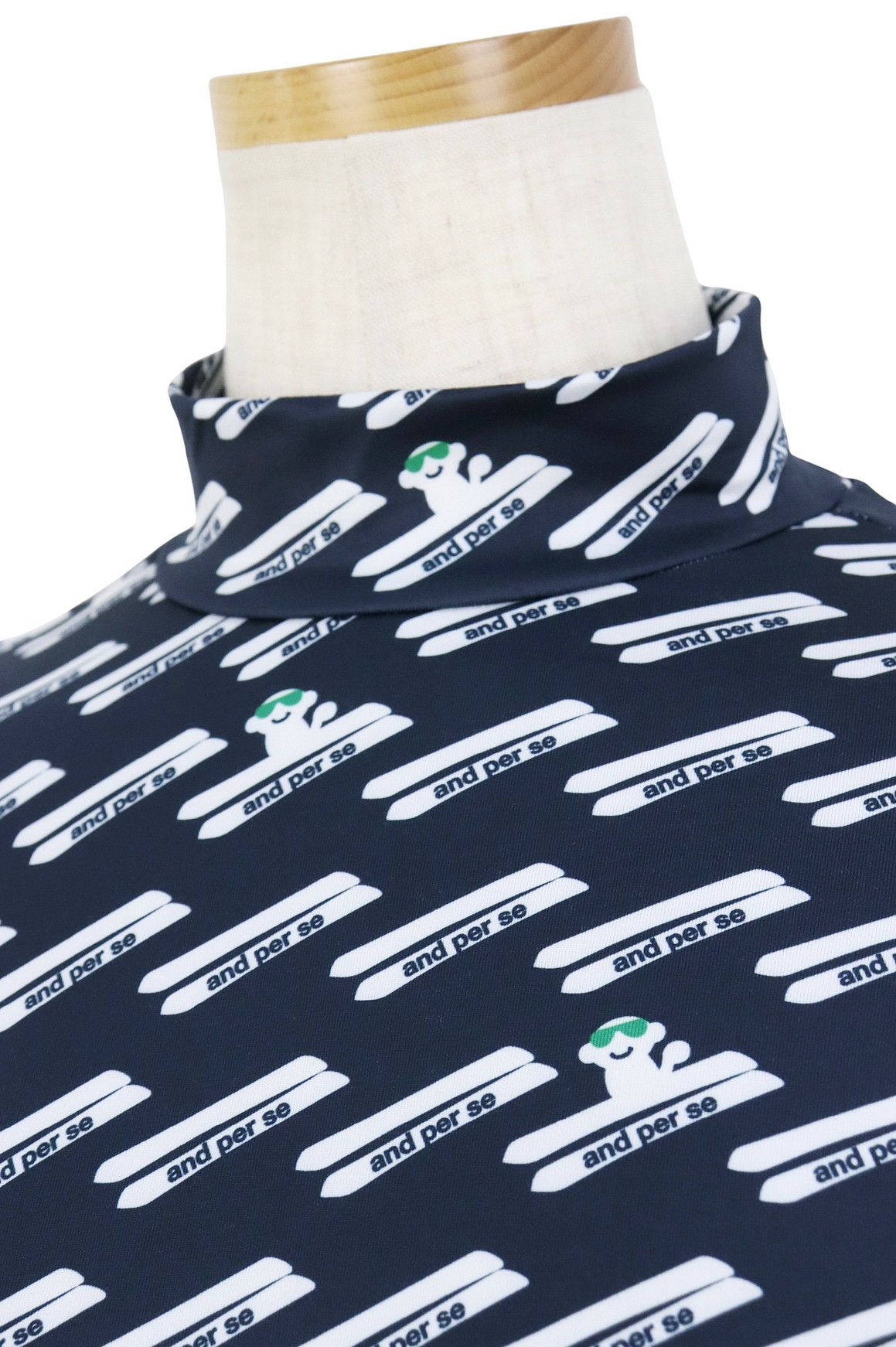 アンパスィのハイネックシャツ