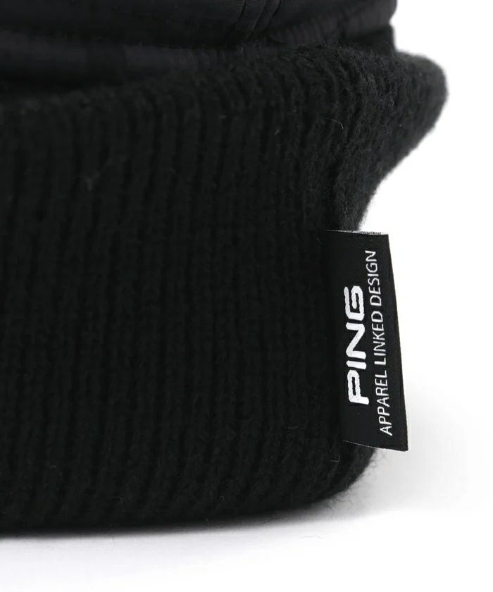 ピンのニットキャップ