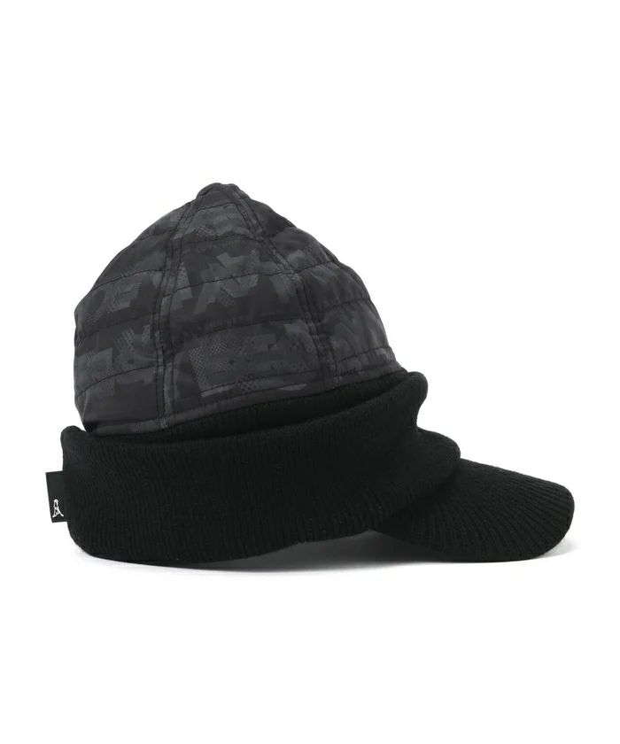 ピンのニットキャップ