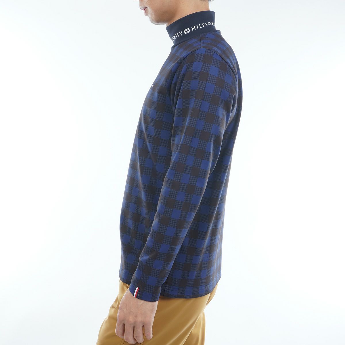 トミーヒルフィガーのハイネックシャツ