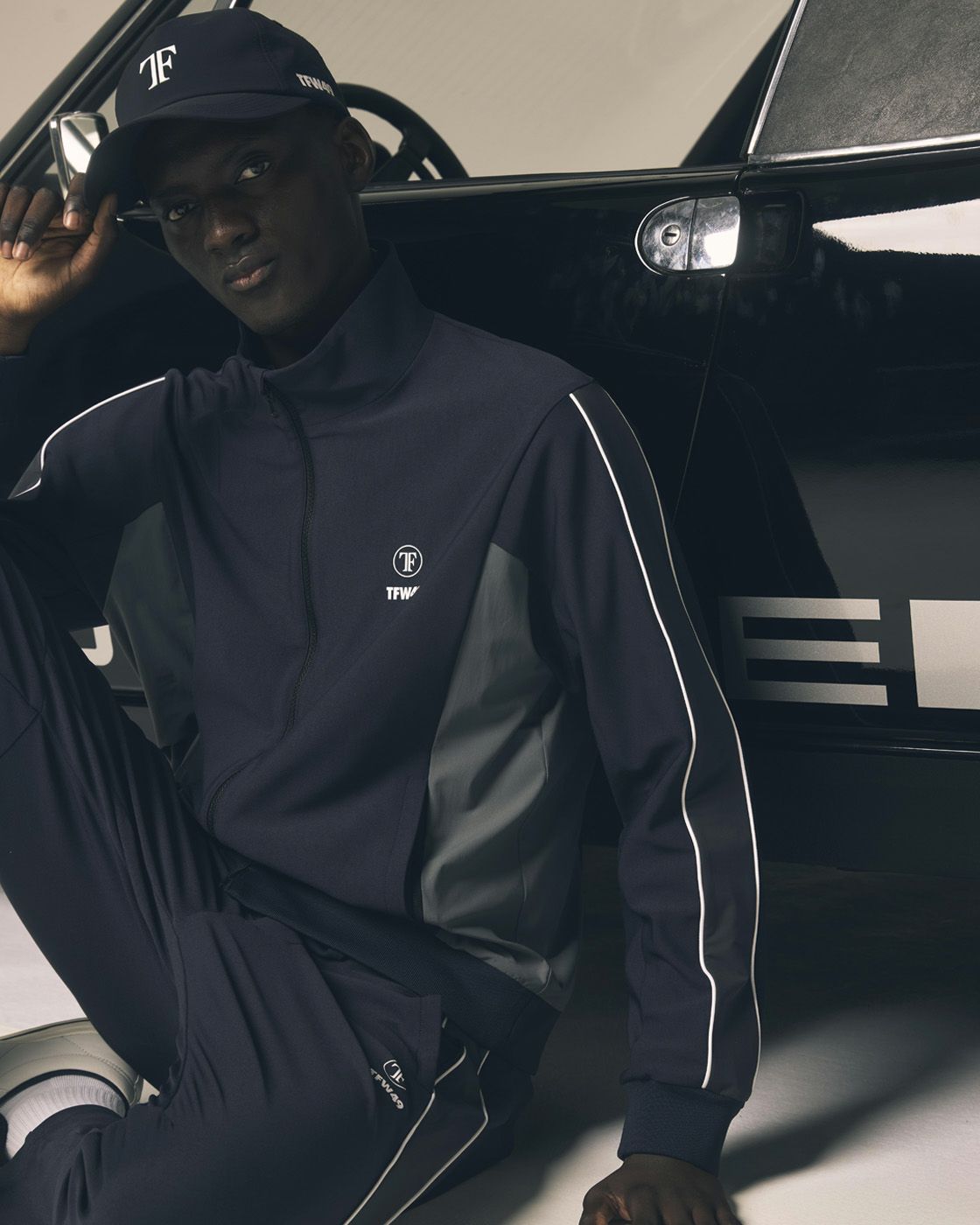 ティーエフダブリューフォーティーナインのパンツ