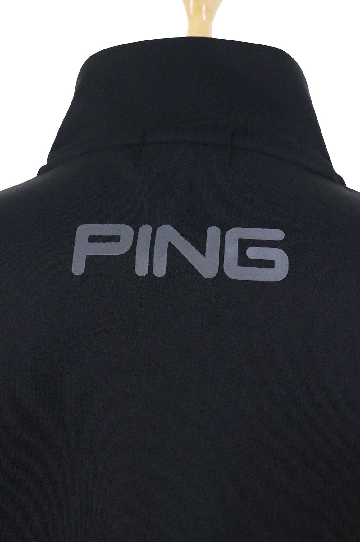 ピンのブルゾン