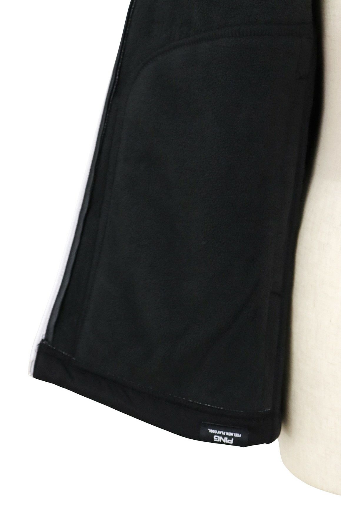 ピンのブルゾン