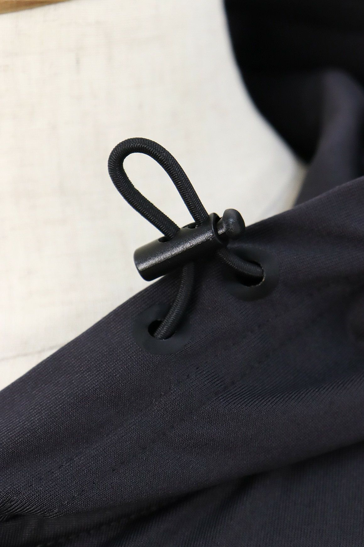 ピンのブルゾン