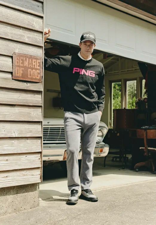 ピンのセーター