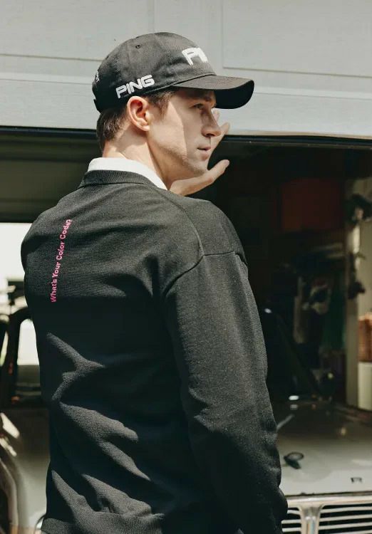 ピンのセーター