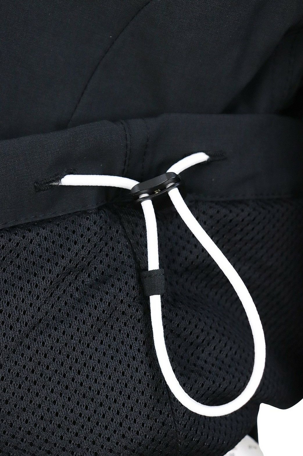 ピンのブルゾン