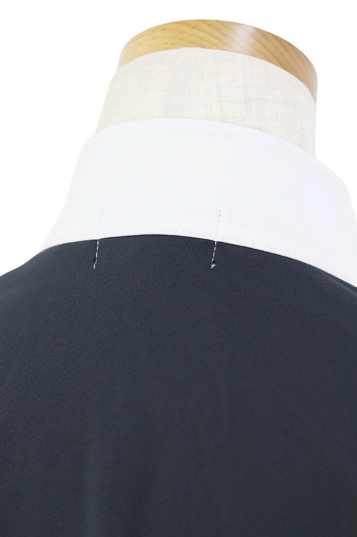 ピンのブルゾン