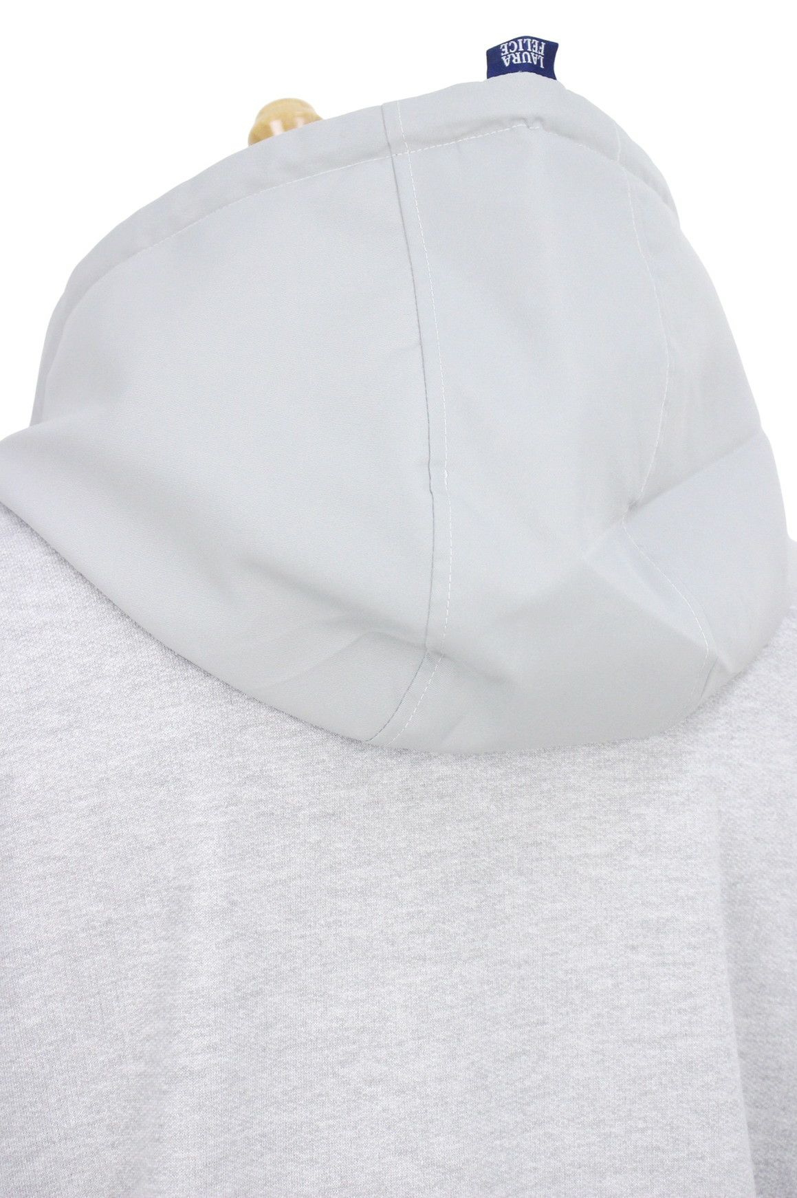 ラウラフェリーチェのパーカー