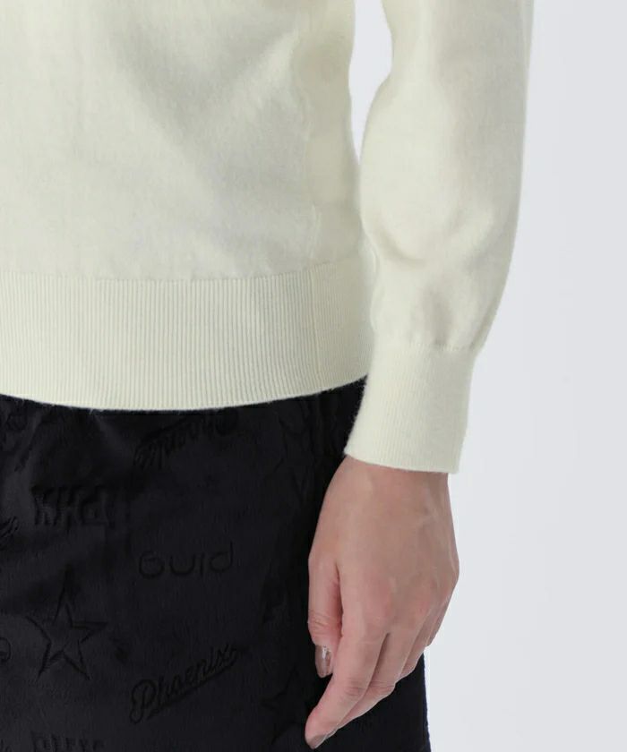 ピンのセーター