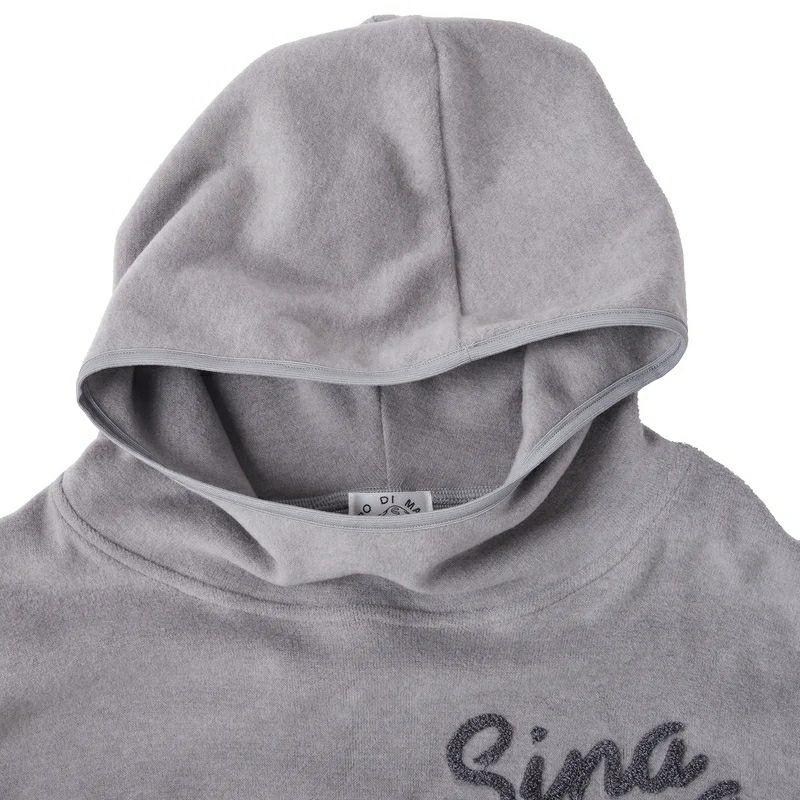 シナコバのパーカー