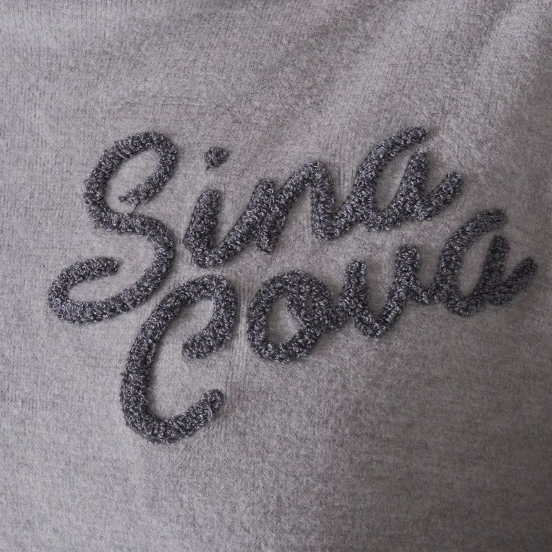 シナコバのパーカー