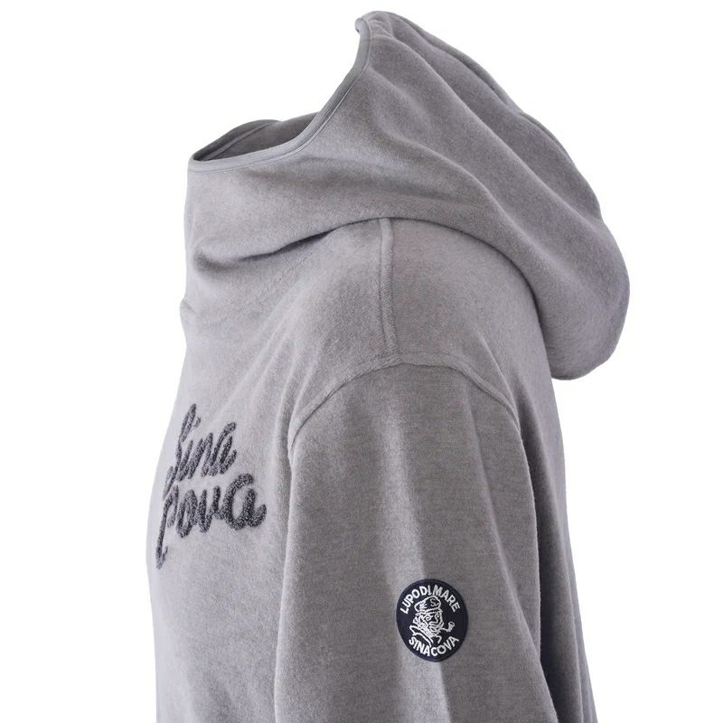 シナコバのパーカー