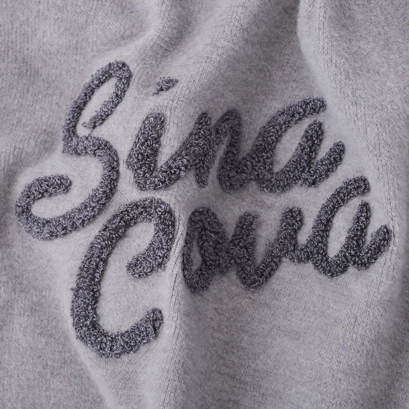 シナコバのパーカー