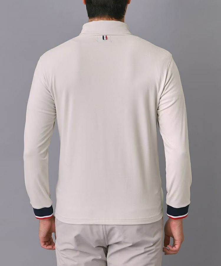 アダバットのハイネックシャツ