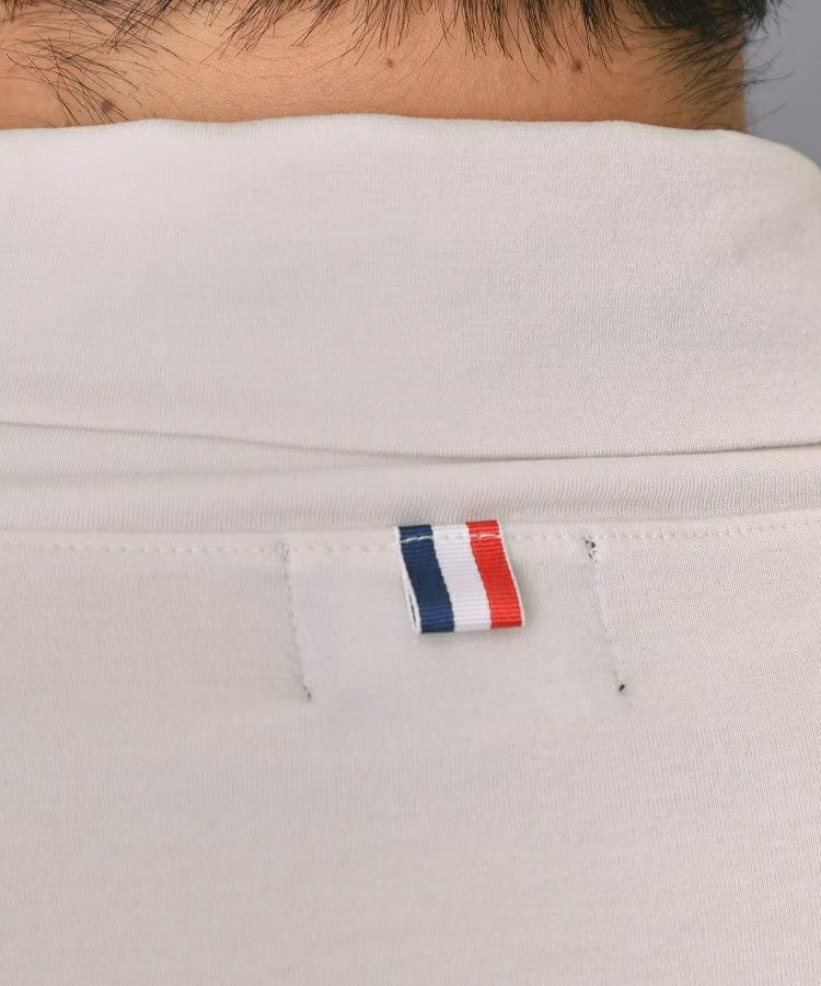 アダバットのハイネックシャツ