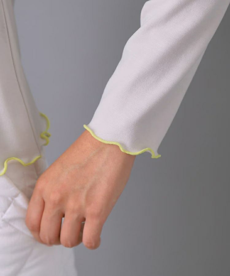 アダバットのハイネックシャツ