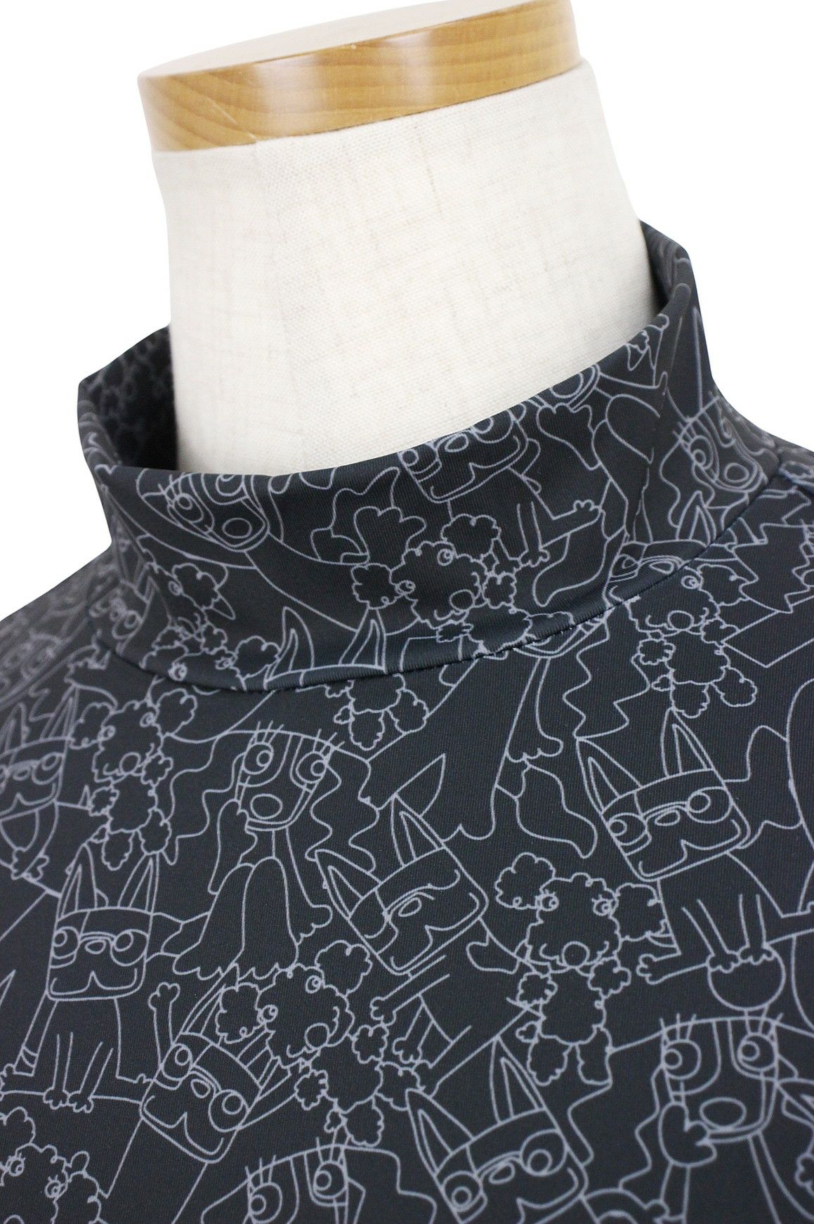 MUスポーツのハイネックシャツ