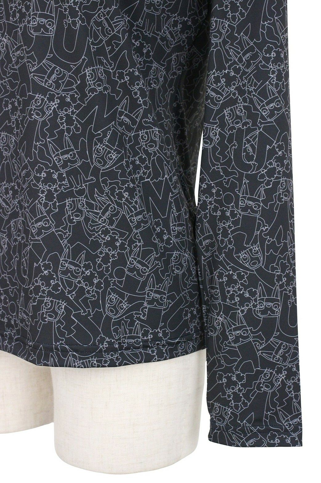 MUスポーツのハイネックシャツ