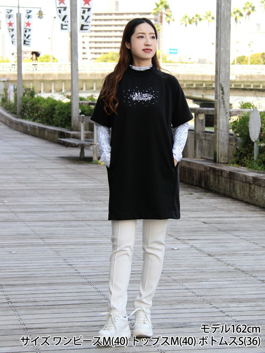 MUスポーツのハイネックシャツ