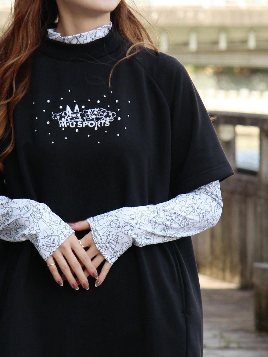 MUスポーツのハイネックシャツ