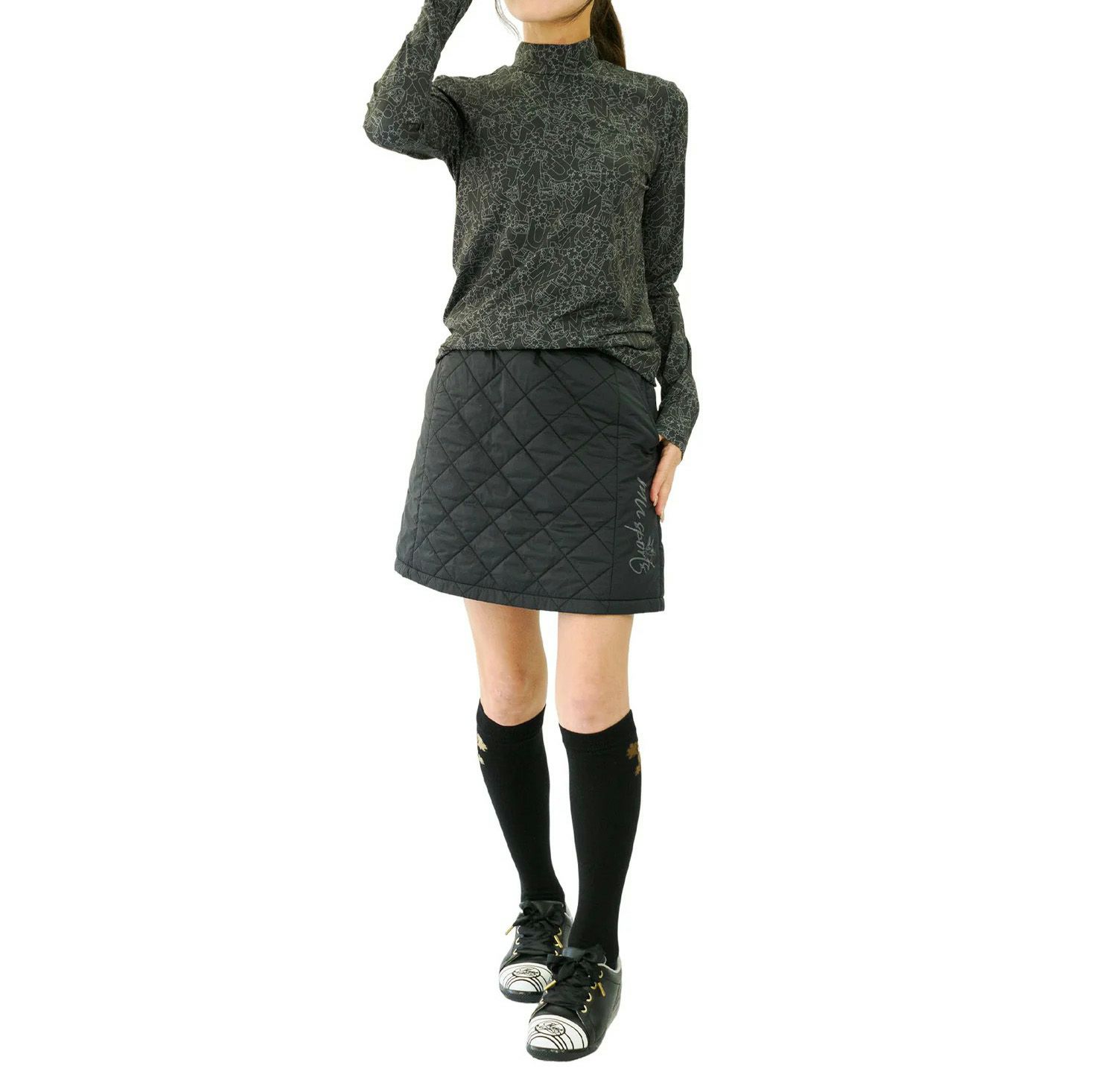 MUスポーツのハイネックシャツ