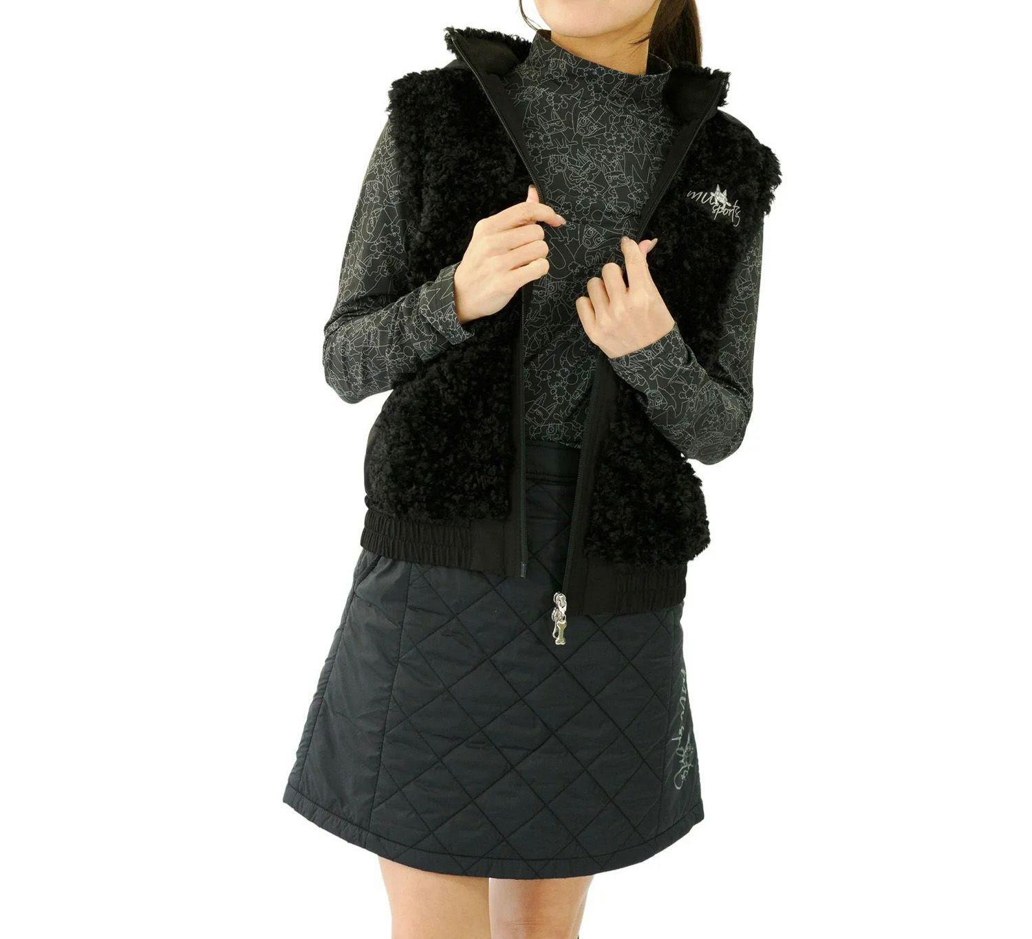 MUスポーツのハイネックシャツ