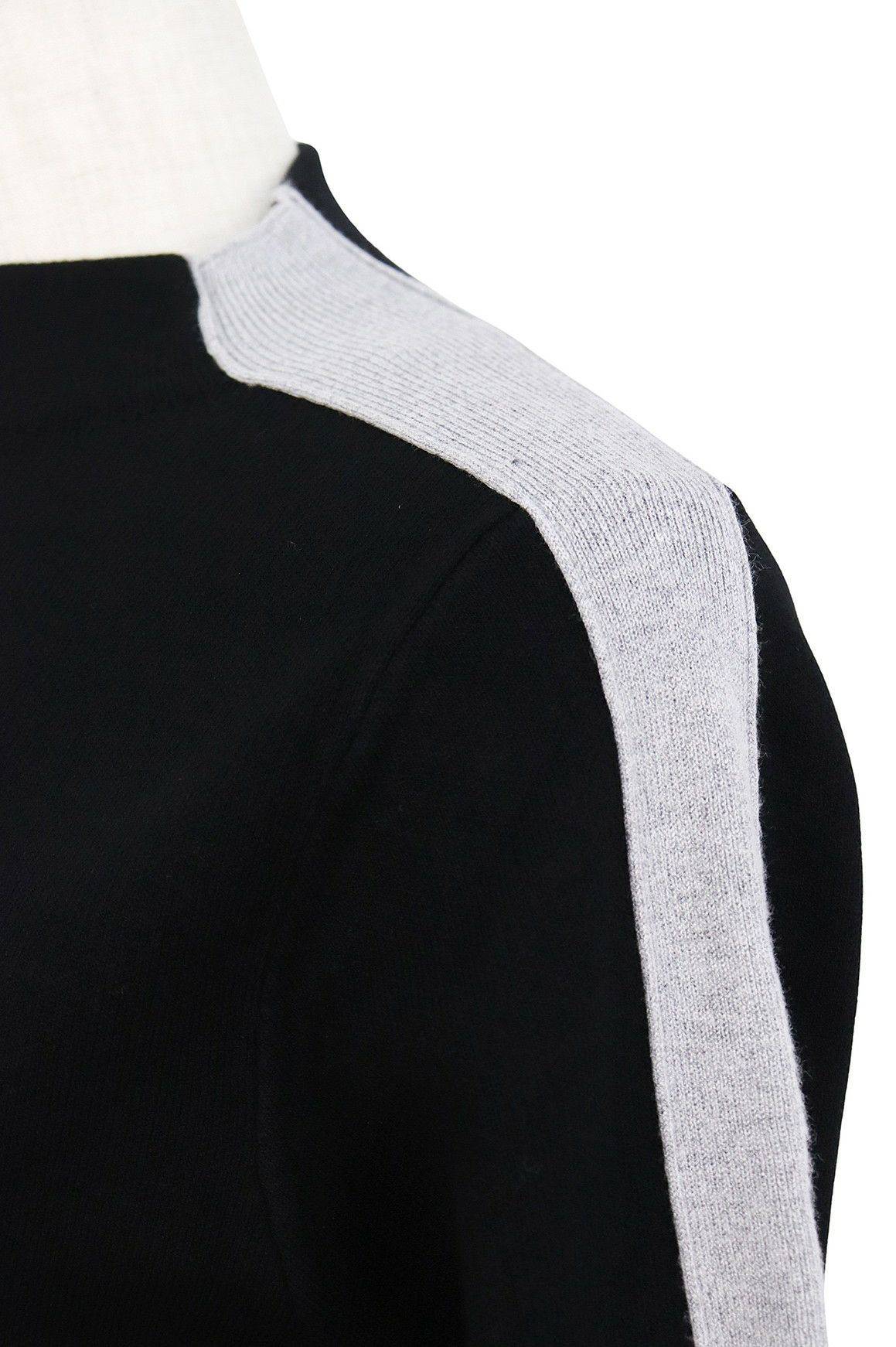 セシルマクビーのセーター