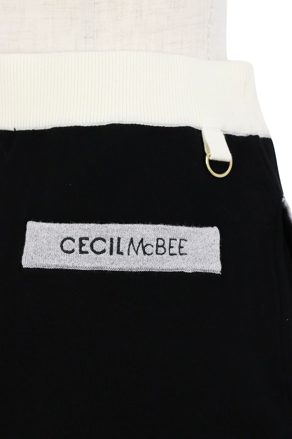 セシルマクビーのスカート