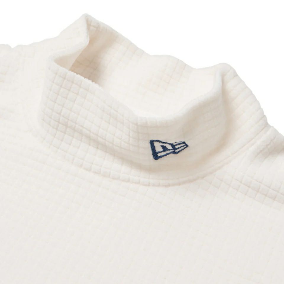 ニューエラのハイネックシャツ