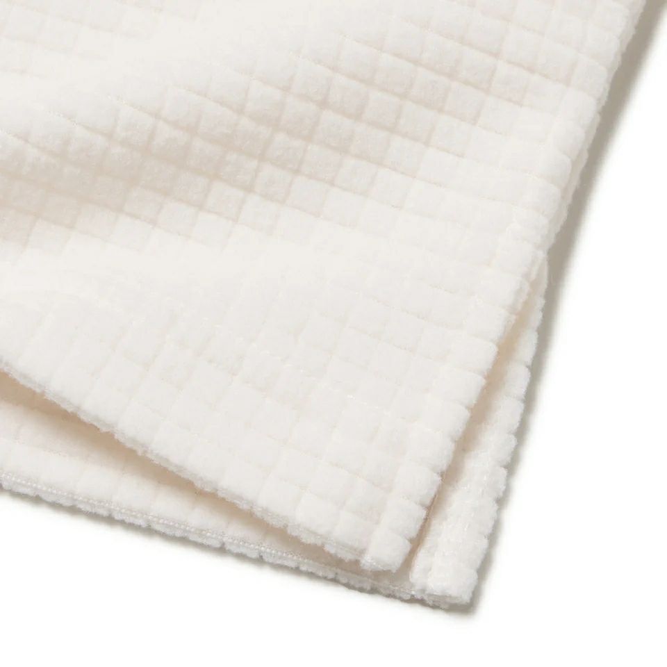 ニューエラのハイネックシャツ