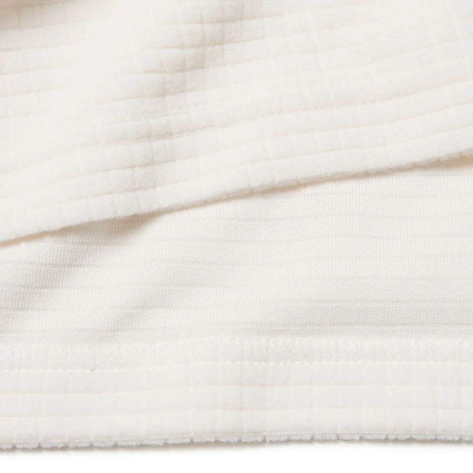 ニューエラのハイネックシャツ