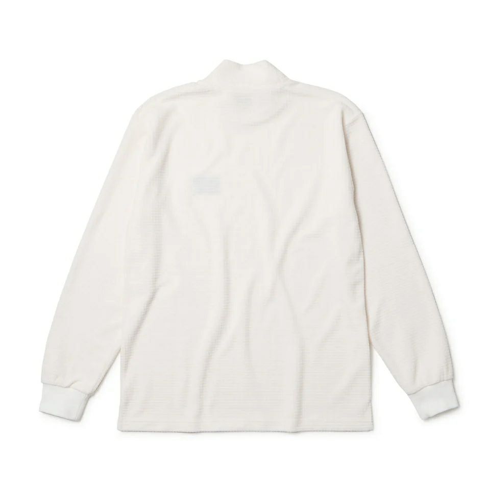 ニューエラのハイネックシャツ