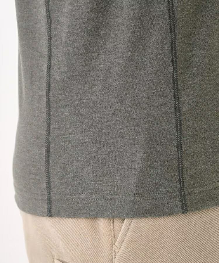 アダバットのハイネックシャツ