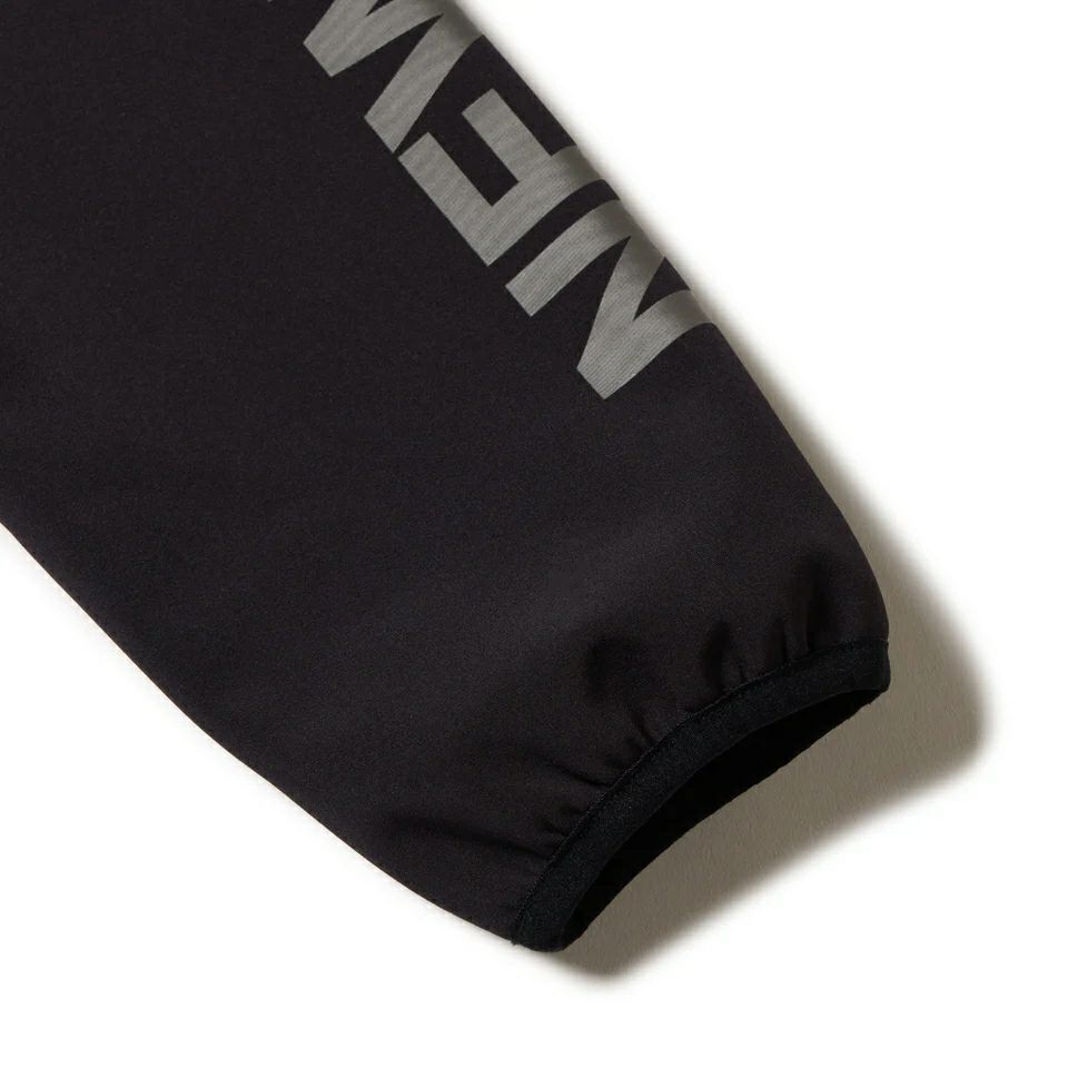 ニューエラのブルゾン