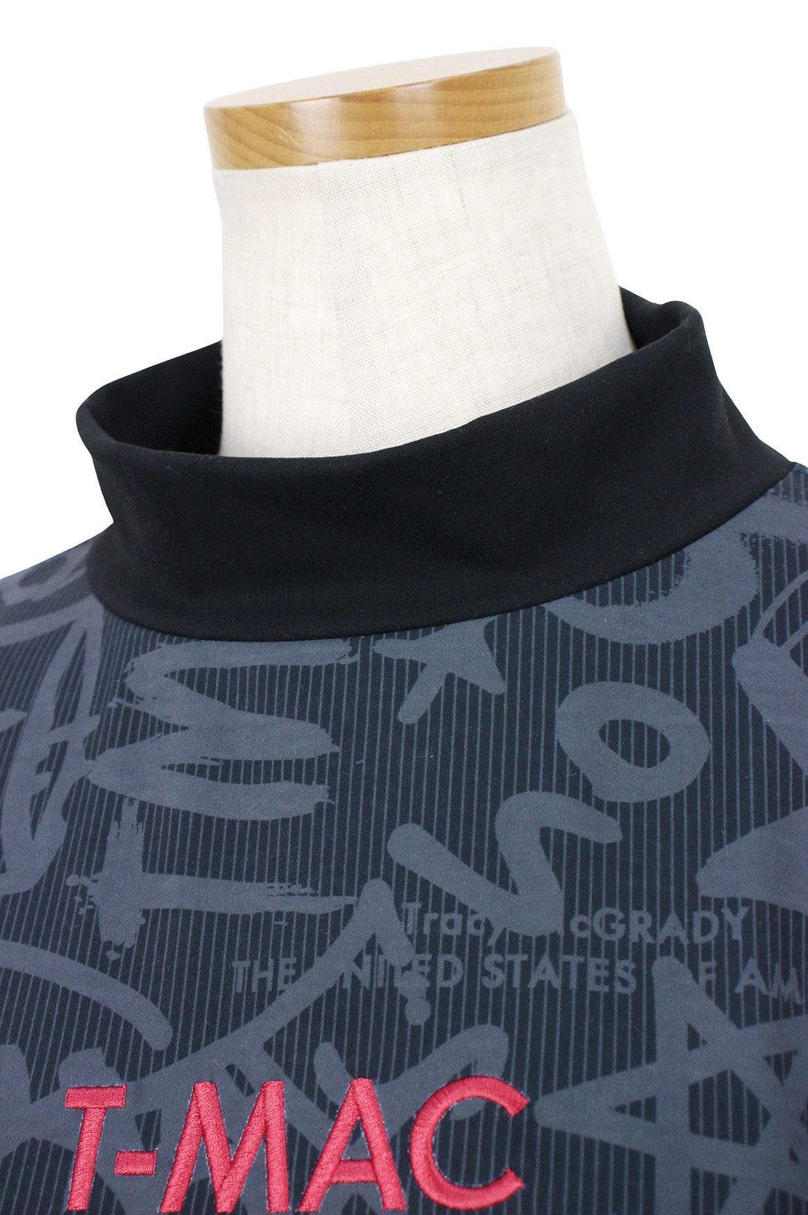 ティーマックのハイネックシャツ