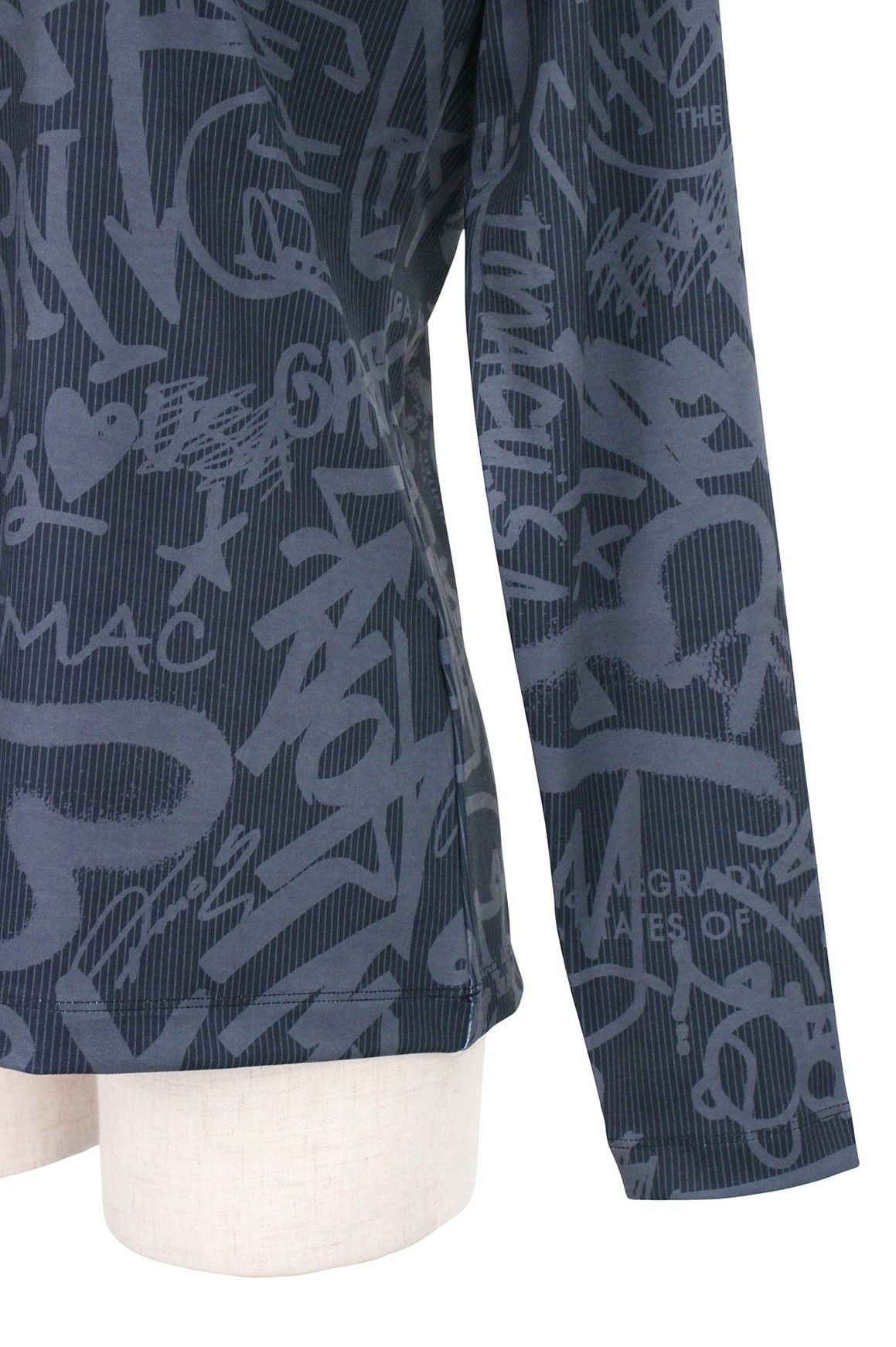 ティーマックのハイネックシャツ