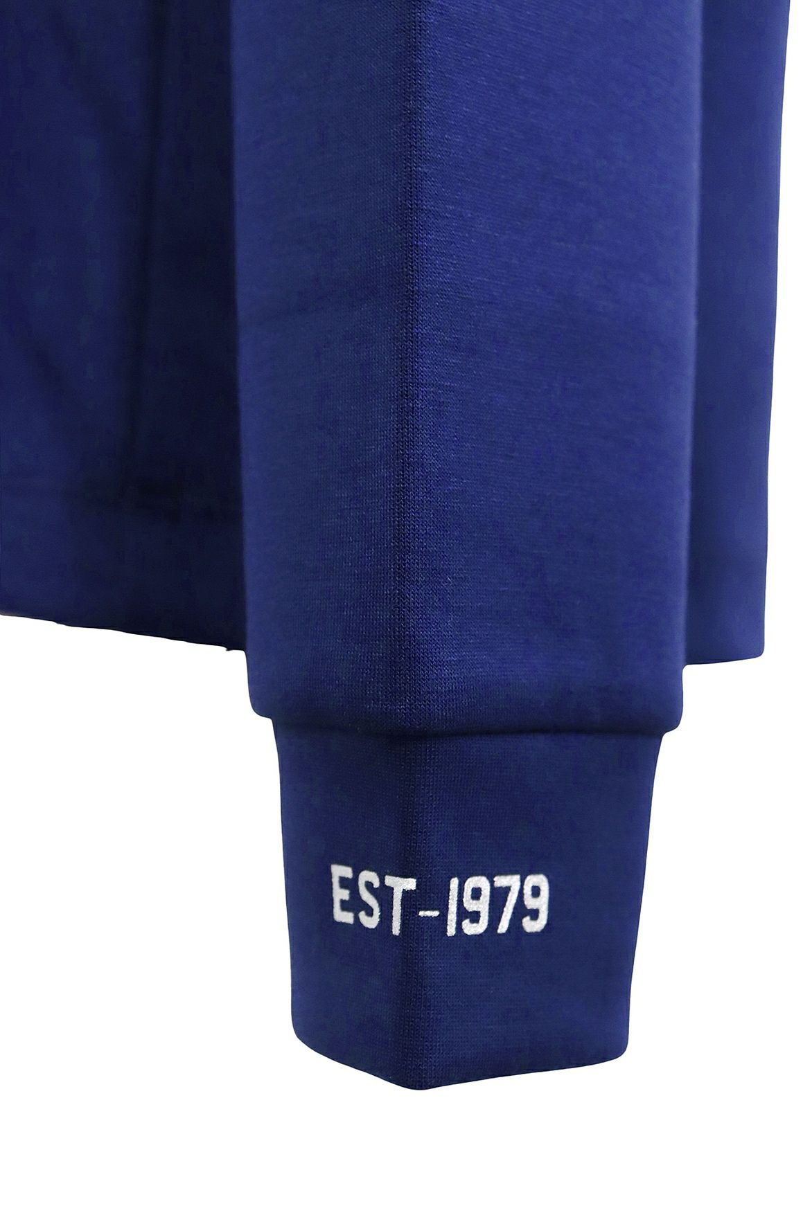 ティーマックのハイネックシャツ