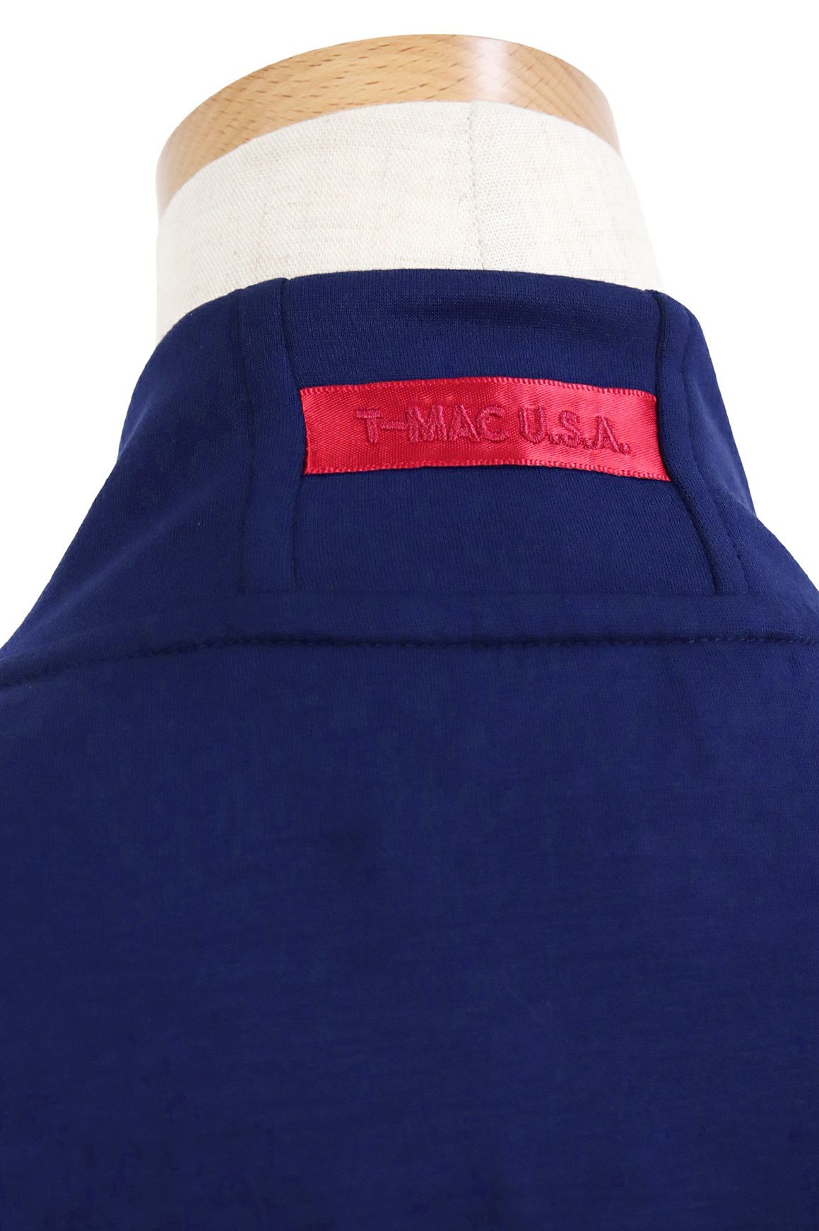 ティーマックのハイネックシャツ